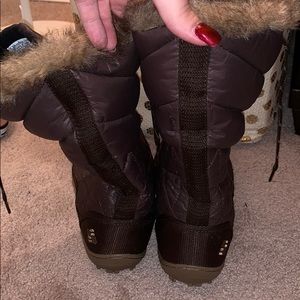 Columbia Shoes - Columbia waterproof snow boots size 7 NWOT Columbia Shoes - Columbia waterproof snow boots size 7 NWOT